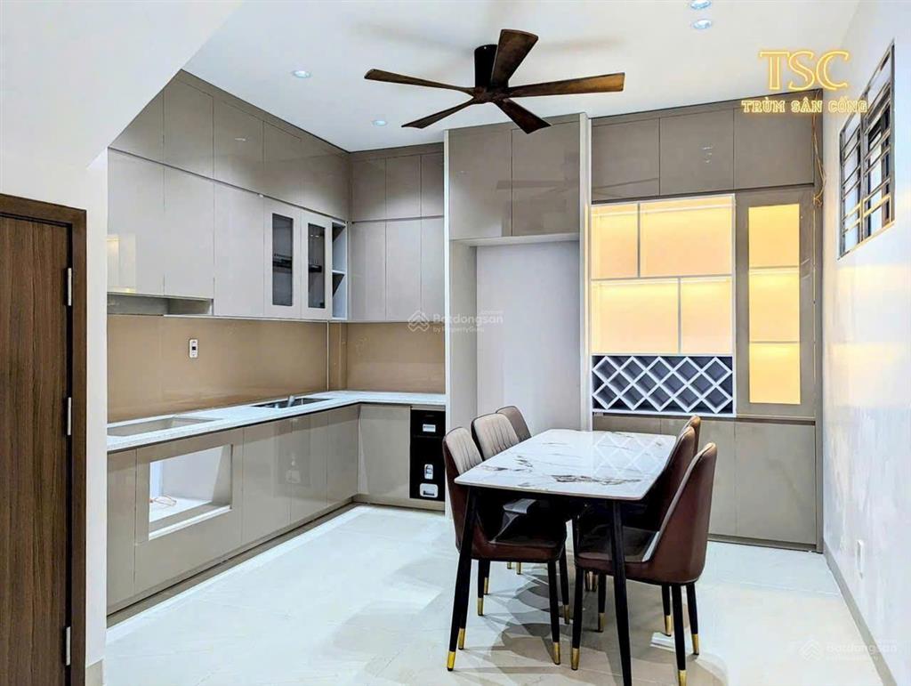 Cho thuê nhà căn góc 2 mặt thoáng gần mặt đường, view hoàng huy commerce