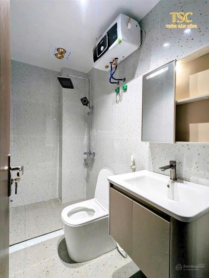 Cho thuê nhà căn góc 2 mặt thoáng gần mặt đường, view hoàng huy commerce