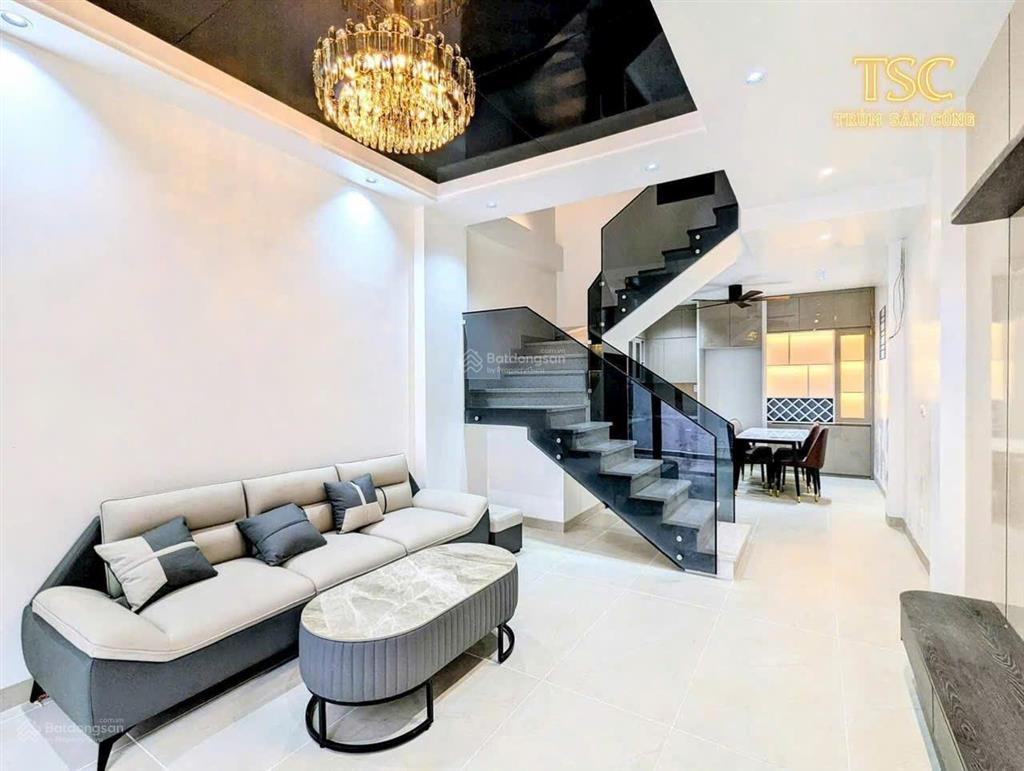 Cho thuê nhà căn góc 2 mặt thoáng gần mặt đường, view hoàng huy commerce