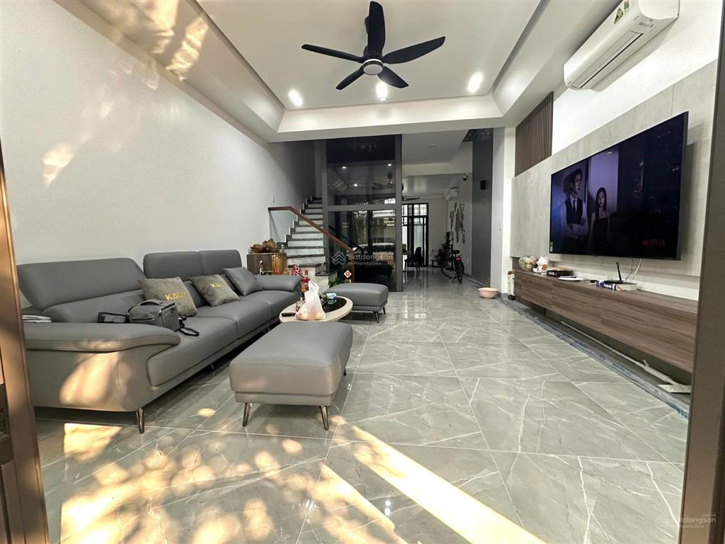 Cho thuê nhà full đồ xịn xò mới tinh ở hoàng huy mall + thang máy