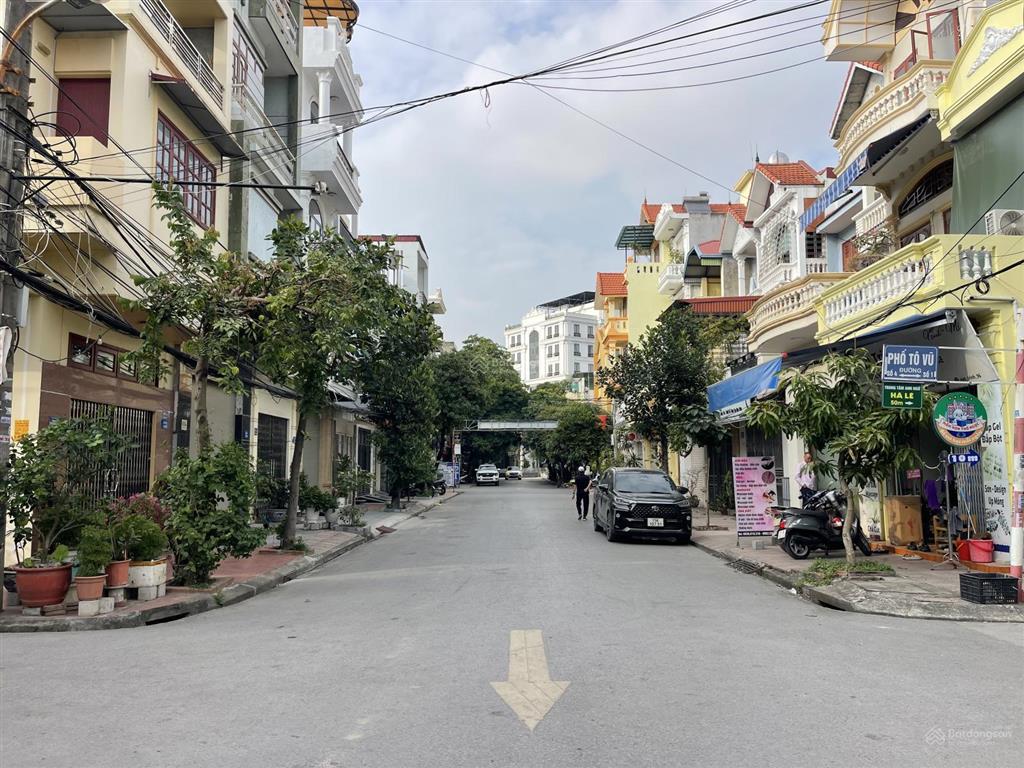 Bán đất tặng nhà cũ mặt phố tô vũ 193 văn cao  80m2  đường 15m