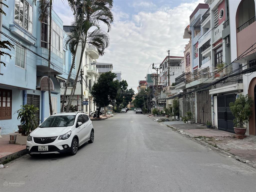 Bán đất tặng nhà cũ mặt phố tô vũ 193 văn cao  80m2  đường 15m