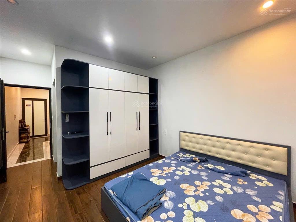 Nhà 5 tầng thang máy lô 22 lê hồng phong  60m2  đông bắc