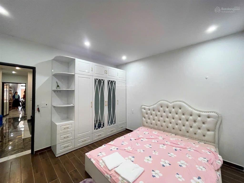 Nhà 5 tầng thang máy lô 22 lê hồng phong  60m2  đông bắc