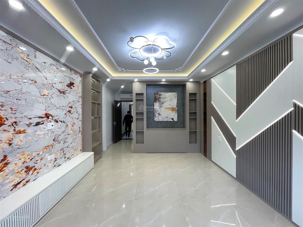 Nhà 5 tầng thang máy tuyến 3 văn cao 78.8m2 hướng nam