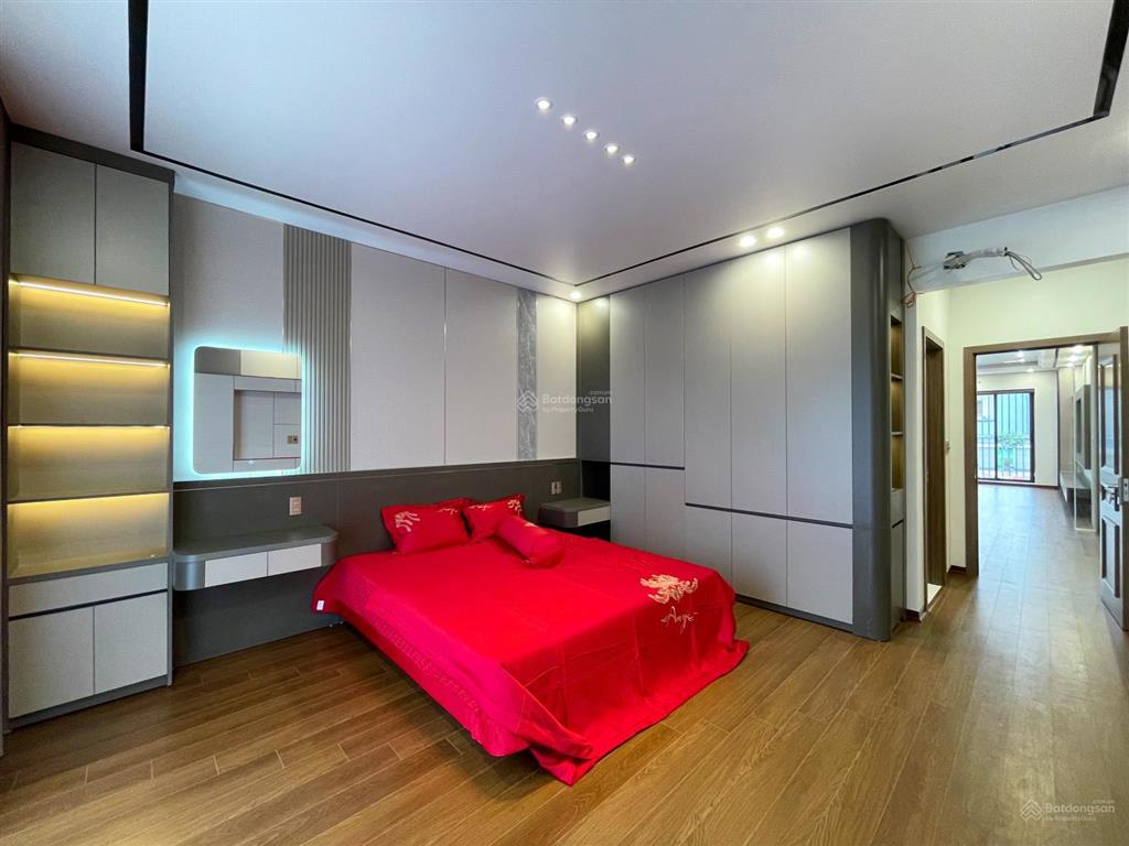 Nhà 4 tầng thang máy tđc tuyến 3 lê hồng phong  81m2 ngang 4.5m  hướng nam