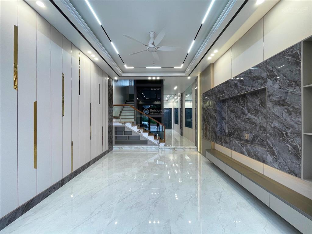 Nhà 4 tầng thang máy tđc tuyến 3 lê hồng phong  81m2 ngang 4.5m  hướng nam