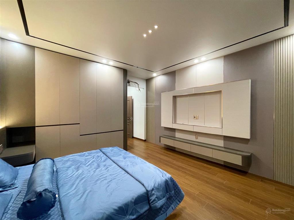 Nhà 4 tầng thang máy tđc tuyến 3 lê hồng phong  81m2 ngang 4.5m  hướng nam