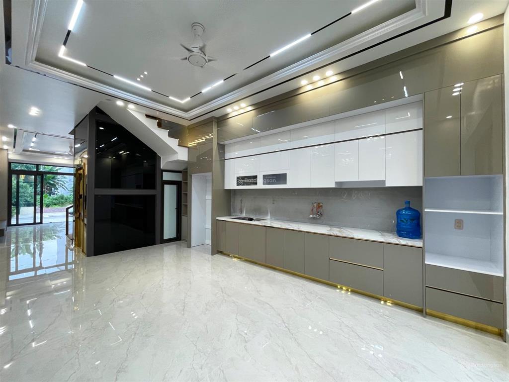 Nhà 4 tầng thang máy tđc tuyến 3 lê hồng phong  81m2 ngang 4.5m  hướng nam