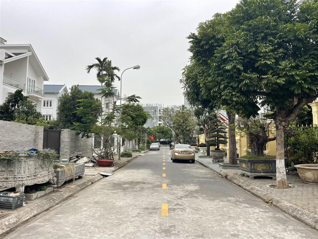 335m2 đất khu biệt thự sao đỏ  ngang 15m  tây nam
