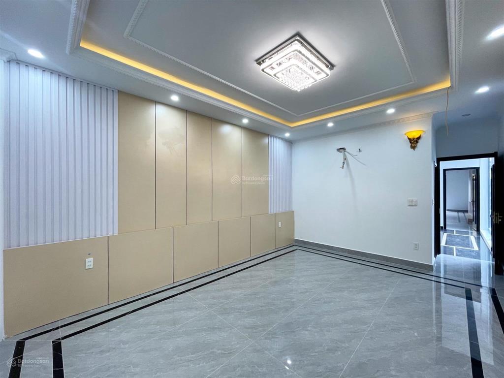 Nhà 5 tầng thang máy mặt đường ngô gia tự  78.9m2  nội thất cao cấp