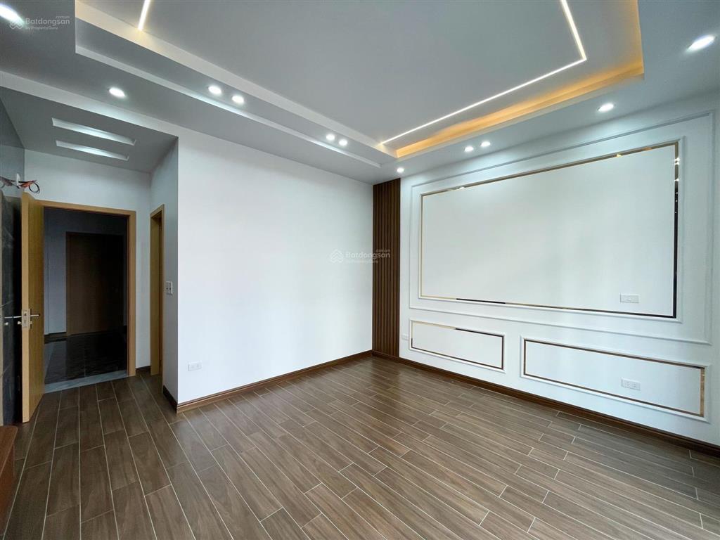 Nhà 4 tầng xây mới thang máy 193 văn cao  67,5m2 ngang 4,5m  tây tứ trạch