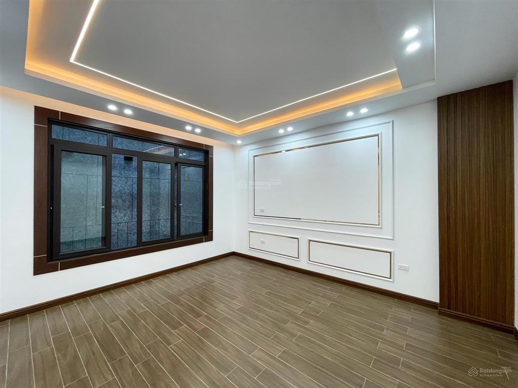 Nhà 4 tầng xây mới thang máy 193 văn cao  67,5m2 ngang 4,5m  tây tứ trạch
