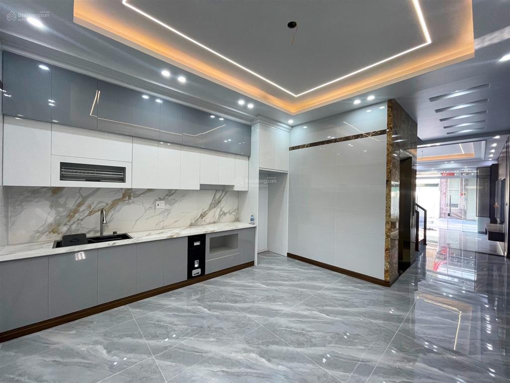 Nhà 4 tầng xây mới thang máy 193 văn cao  67,5m2 ngang 4,5m  tây tứ trạch