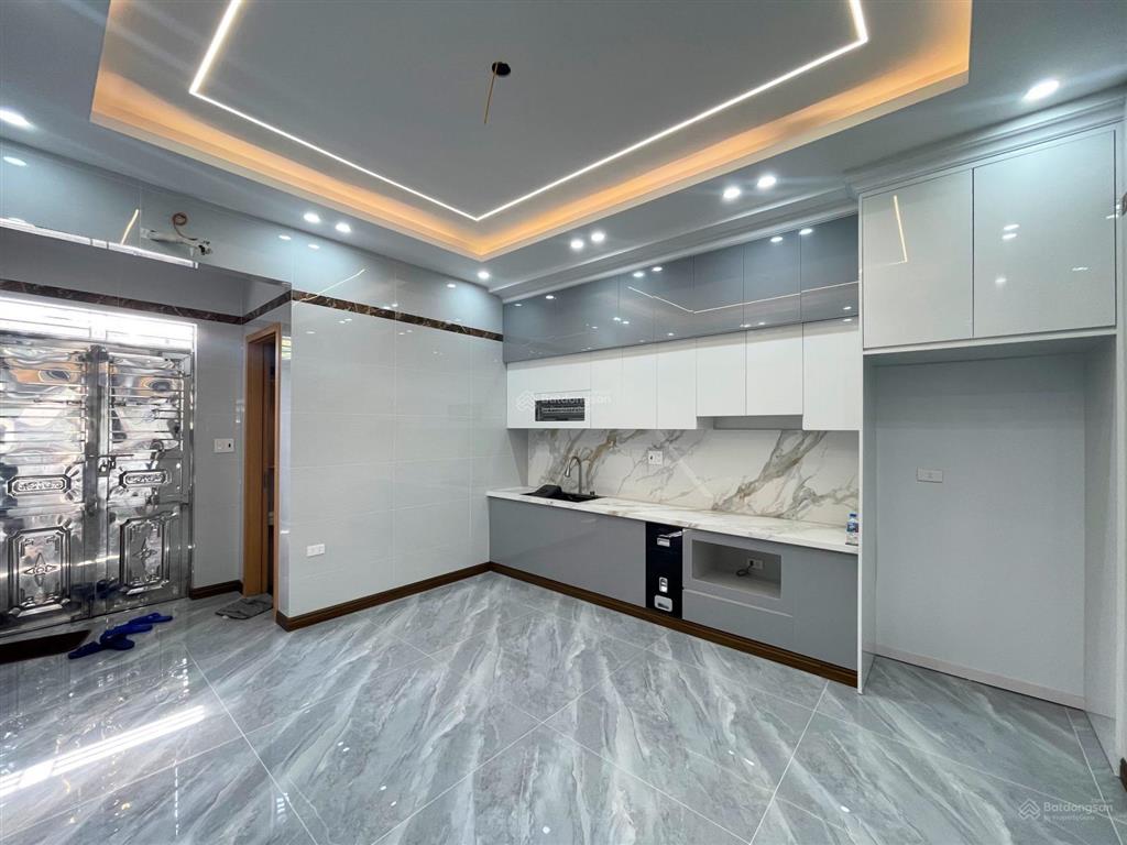 Nhà 4 tầng xây mới thang máy 193 văn cao  67,5m2 ngang 4,5m  tây tứ trạch