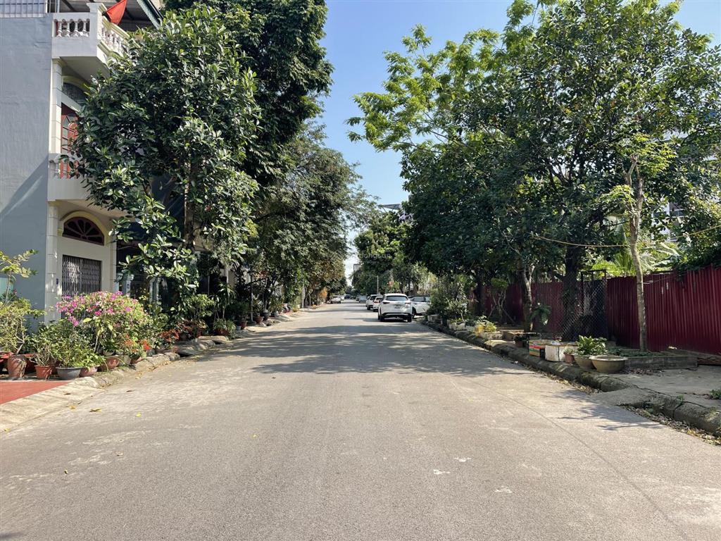 180m2 đất lô 17 lê hồng phong gần amakong  ngang 9m  hướng nam