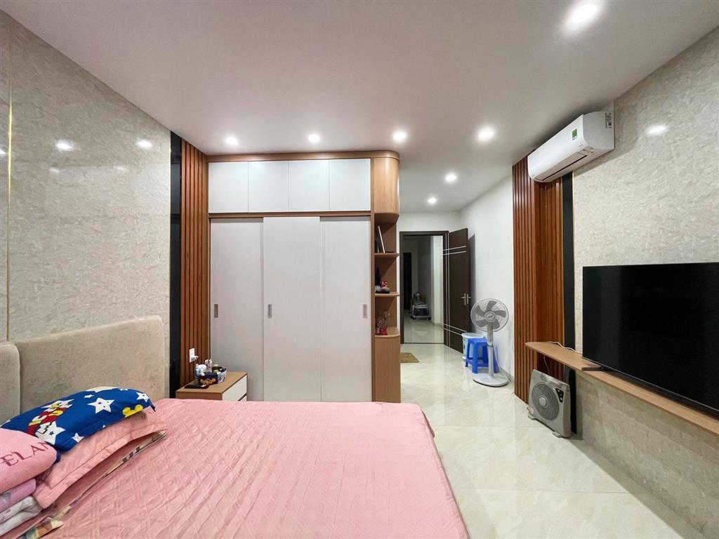 Nhà 6,5 tầng thang máy lê lợi  85m²  cách mặt đường vài bước chân