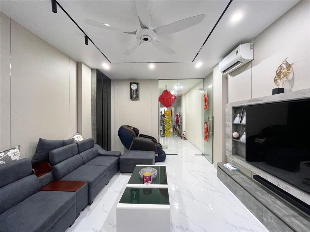 Nhà 6,5 tầng thang máy lê lợi  85m²  cách mặt đường vài bước chân