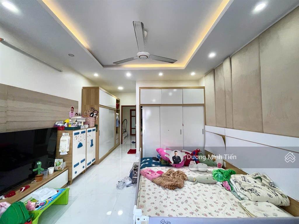 Nhà 4 tầng mặt đường hoàng thế thiện  92m2 ngang 4.6m  nội thất cao cấp