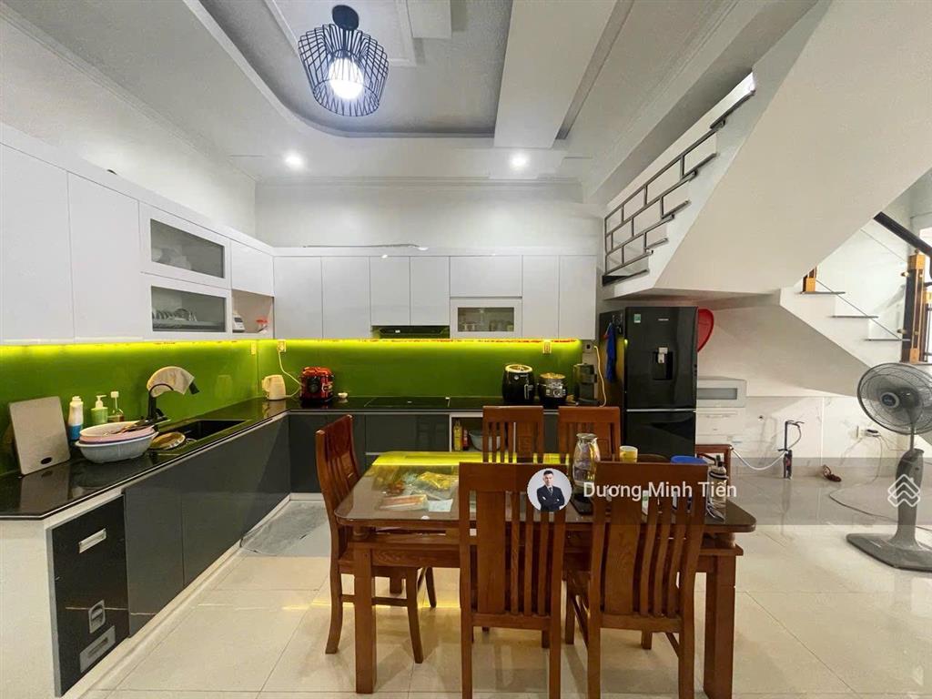 Nhà mặt đường bùi thị tự nhiên  68m2 ngang 4.4m  đường 10m  đông tứ trạch