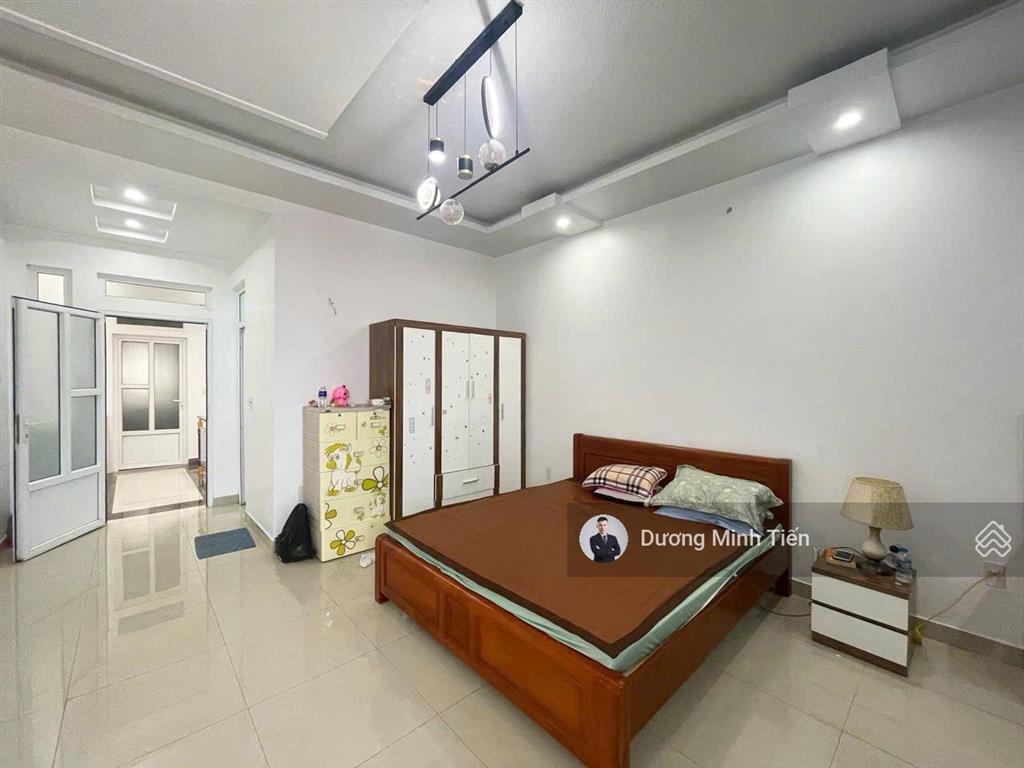 Nhà mặt đường bùi thị tự nhiên  68m2 ngang 4.4m  đường 10m  đông tứ trạch