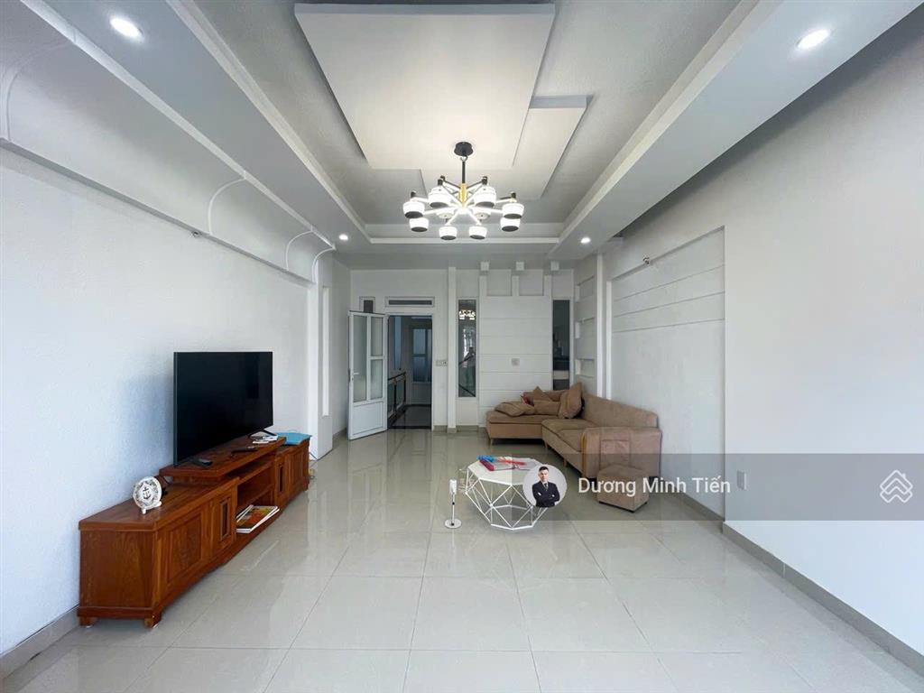 Nhà mặt đường bùi thị tự nhiên  68m2 ngang 4.4m  đường 10m  đông tứ trạch