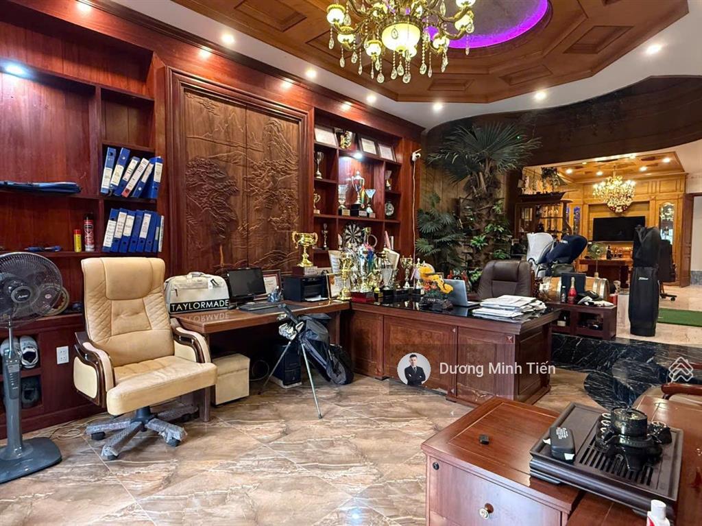 Biệt thự nhiều tầng thang máy phân lô văn cao  186m2  nội thất cao cấp
