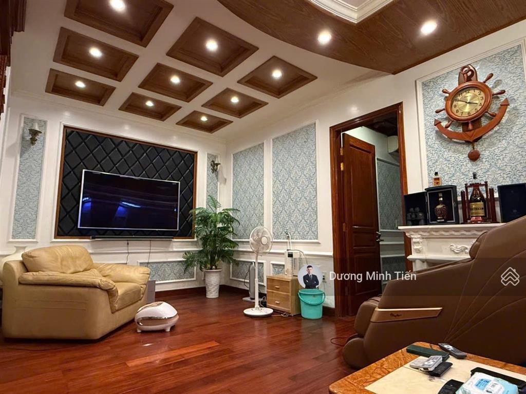 Biệt thự nhiều tầng thang máy phân lô văn cao  186m2  nội thất cao cấp