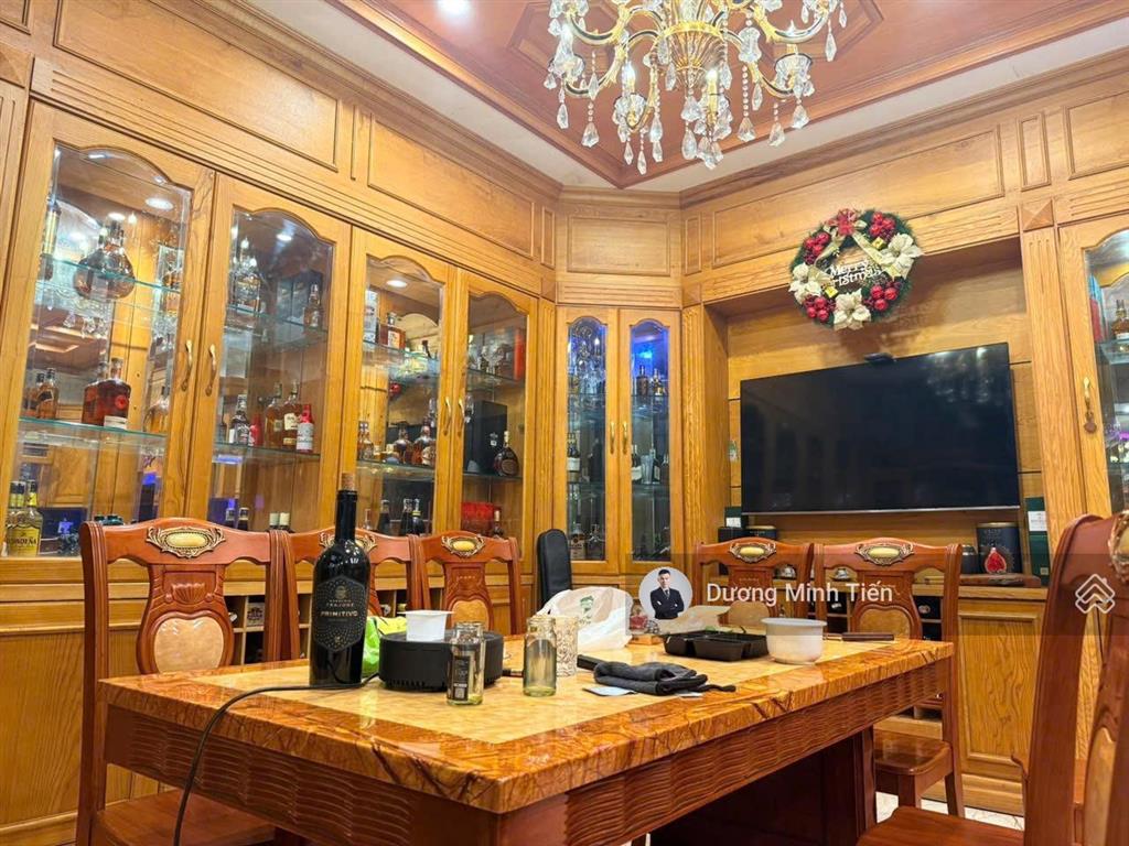 Biệt thự nhiều tầng thang máy phân lô văn cao  186m2  nội thất cao cấp