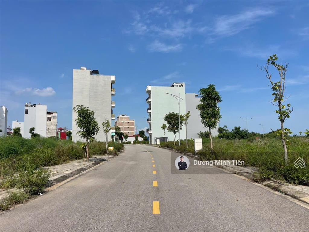 Lô xẻ khe 61m2 ngang 5m tđc đồng xá 9.2ha  đường 12m cả vỉa hè