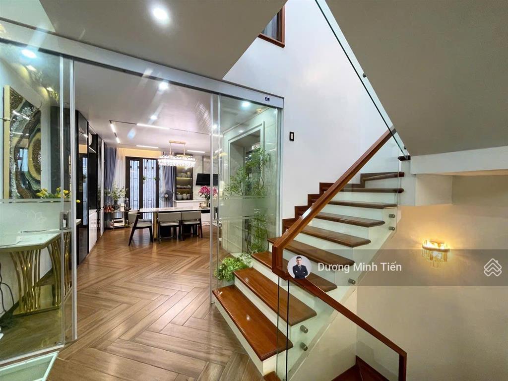 Nhà 5 tầng thang máy tuyến 2 lê hồng phong gần apollo  86m2 ngang 5m  đông nam