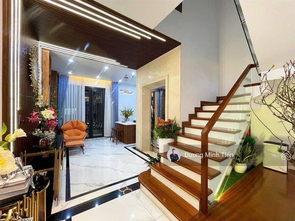 Nhà 5 tầng thang máy tuyến 2 lê hồng phong gần apollo  86m2 ngang 5m  đông nam