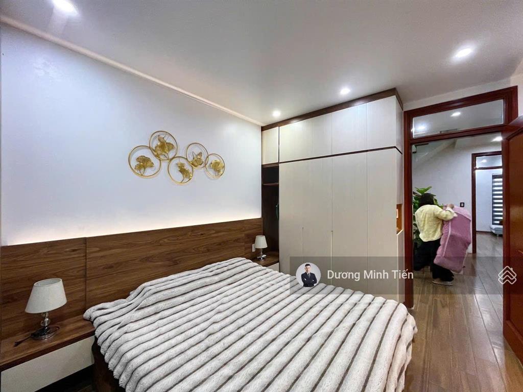 Nhà 5 tầng thang máy tuyến 2 lê hồng phong gần apollo  86m2 ngang 5m  đông nam