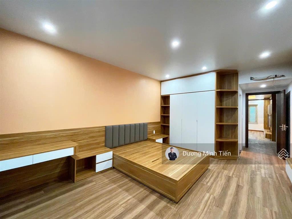 Nhà 5 tầng thang máy full nội thất lê hồng phong  60m2  đông nam