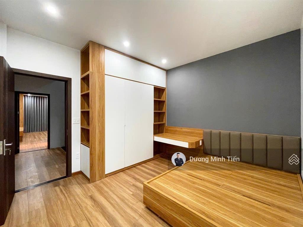Nhà 5 tầng thang máy full nội thất lê hồng phong  60m2  đông nam