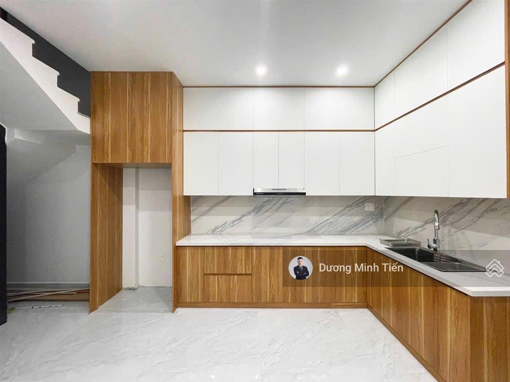 Nhà 5 tầng thang máy full nội thất lê hồng phong  60m2  đông nam