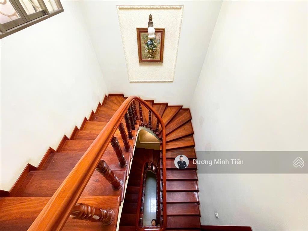 Biệt thự 3 tầng khu phân lô văn cao  180m2 ngang 9m  đường 12m