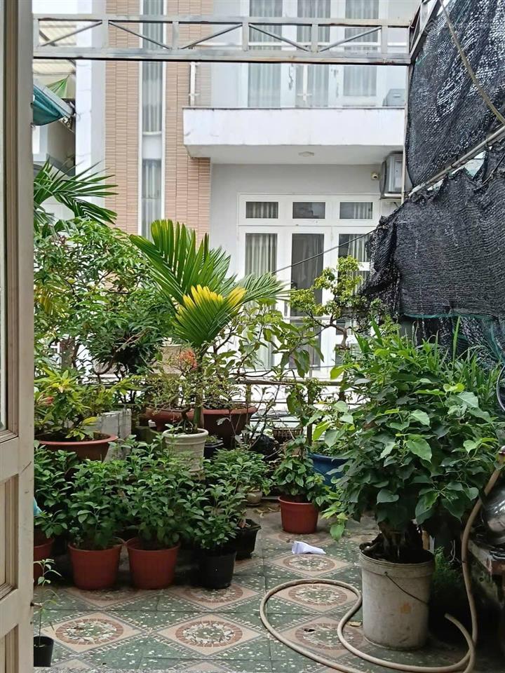 Bán nhà trệt lầu  nở hậu gần chợ xóm vắng , dĩ an