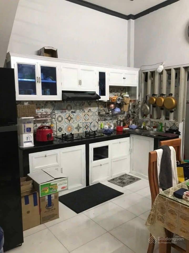 Bán nhà trệt lầu  nở hậu gần chợ xóm vắng , dĩ an