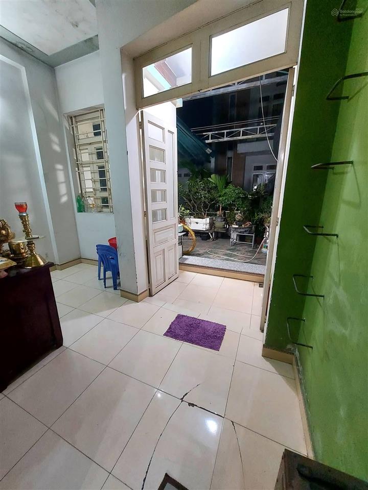 Bán nhà trệt lầu  nở hậu gần chợ xóm vắng , dĩ an