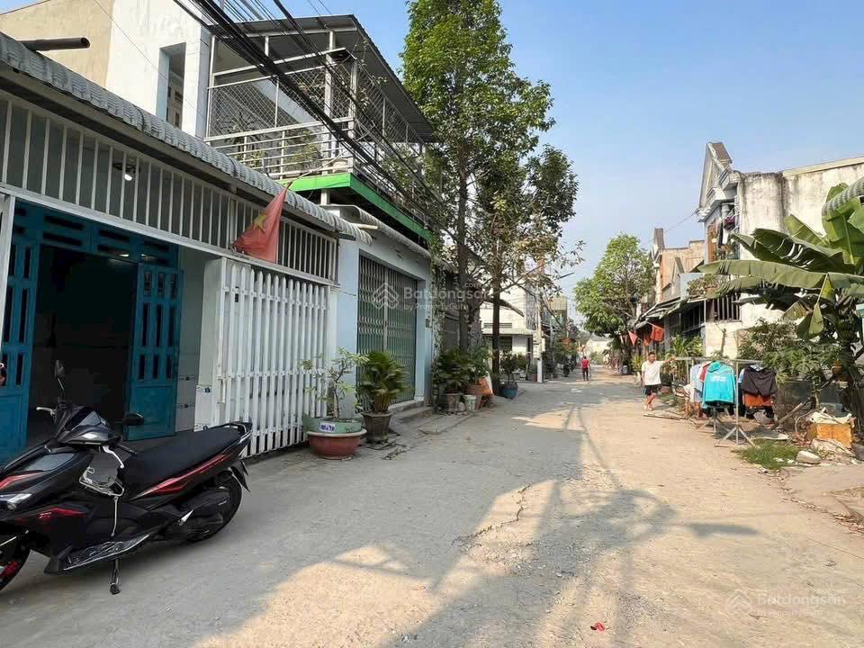 Nhà cấp 4 gác lửng giá rẻ gần giáo xứ bà trà, thuận an