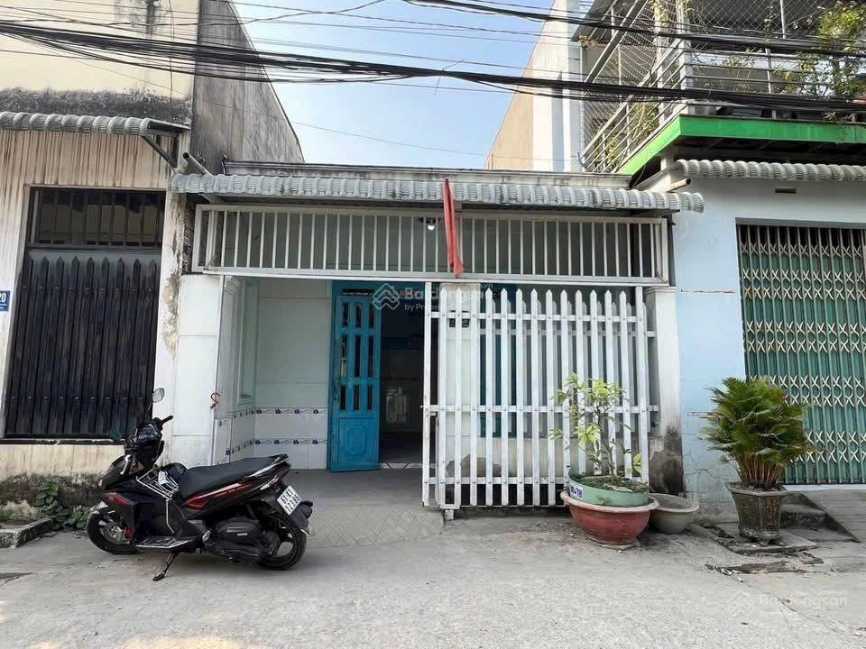 Nhà cấp 4 gác lửng giá rẻ gần giáo xứ bà trà, thuận an