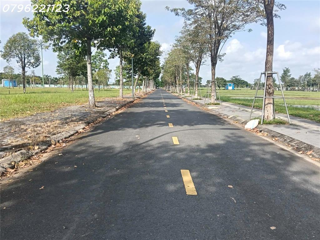 Bán đất tại Ấp Yên Ngựa, ĐT 744, Định Thành, 10 tỷ, DT 1800 m2, giá đầu tư