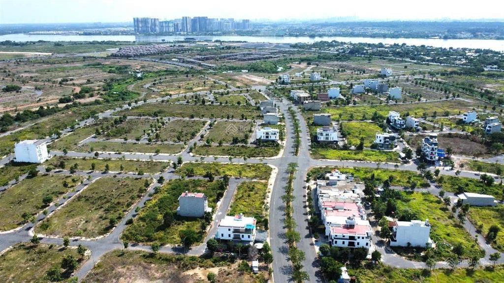 Bán lô đất long hưng khu 4 sổ đỏ 100m thổ cư giá 2 tỷ 750tr, sát aquacity, izumi