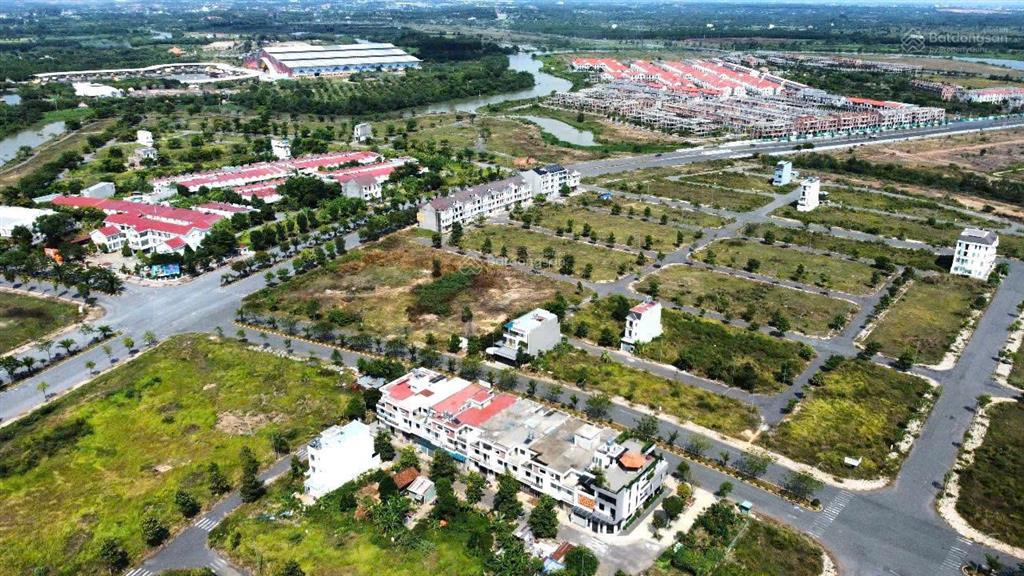 Bán lô đất long hưng khu 4 sổ đỏ 100m thổ cư giá 2 tỷ 750tr, sát aquacity, izumi
