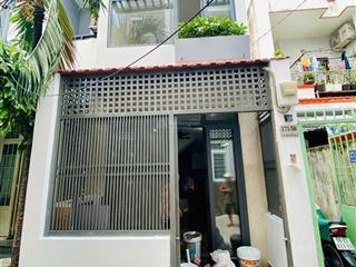 Nhà đẹp 2 tầng full nội thất vào ở ngay  quận 4