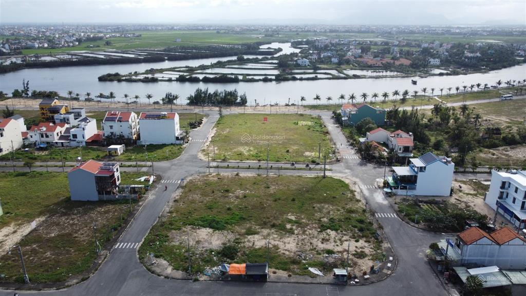 Sập hầm bán lô đất cực đẹp, rẻ so với giá thị trường khu làng chài cẩm an