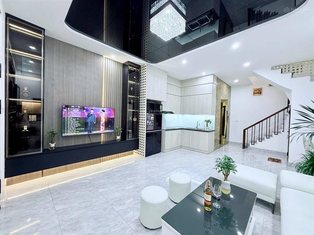 Bán nhà hàng hiếm  lô góc  5 tầng thang máy  full nội thất  10 m ra oto tránh kinh doanh