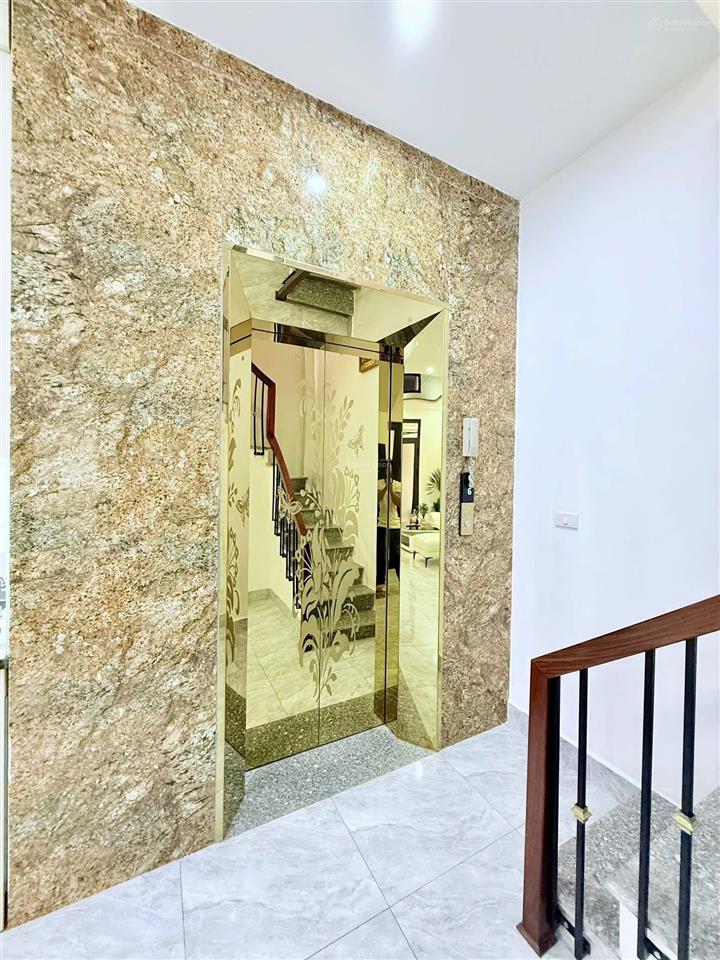 Bán nhà hàng hiếm  lô góc  5 tầng thang máy  full nội thất  10 m ra oto tránh kinh doanh