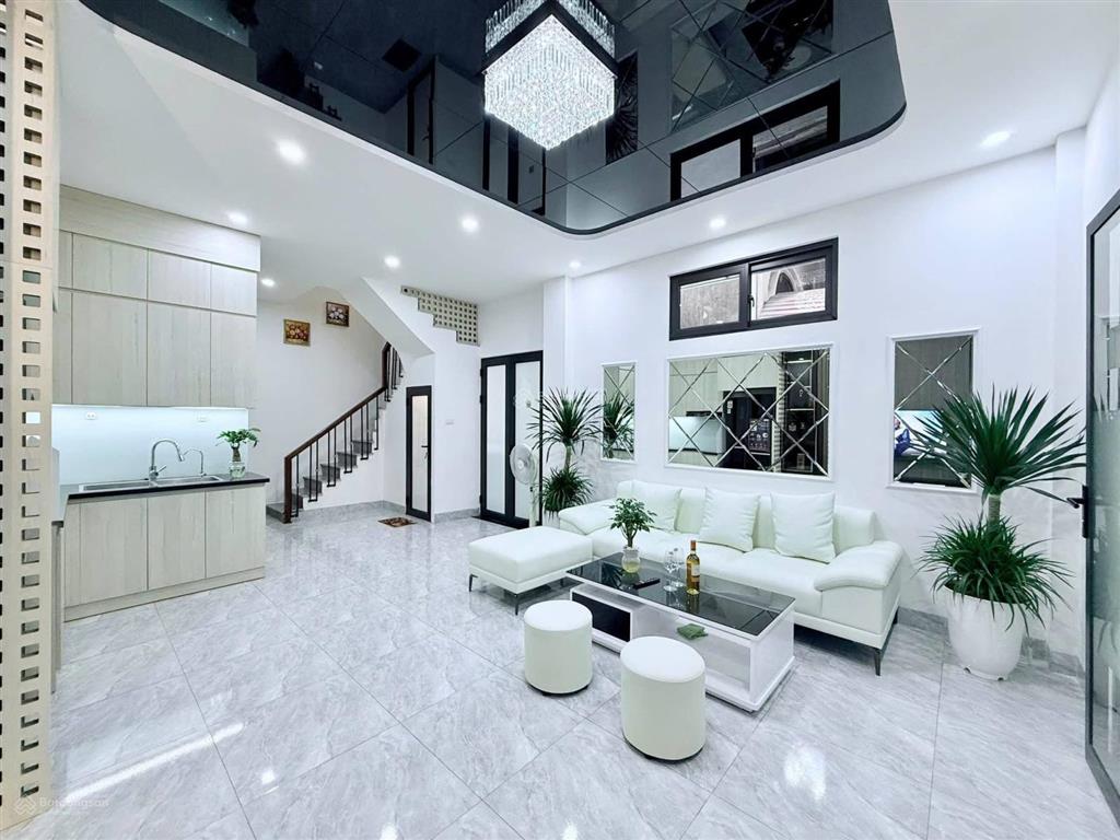 Bán nhà hàng hiếm  lô góc  5 tầng thang máy  full nội thất  10 m ra oto tránh kinh doanh